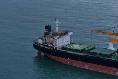 Kaptanı dron saldırısında hayatını kaybeden ARINA A adlı gemi Trabzon açıklarında
