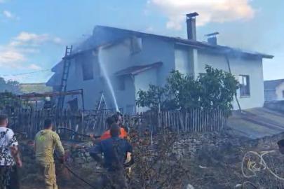 Karabük’te çatı yangını büyümeden söndürüldü