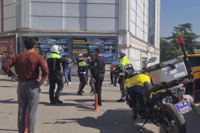 Karabük’te elindeki bıçağı boğazına dayayan şahsa polis müdahale etti