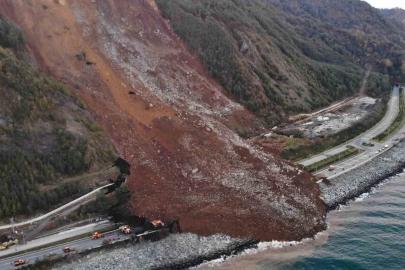Karadeniz Sahil Yolu’nda dev kaya tehlikesi