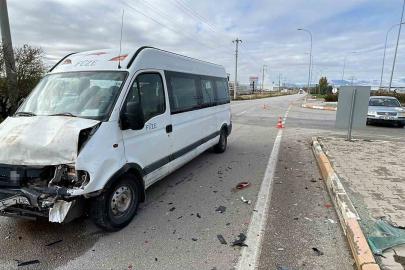 Karaman’da minibüsle otomobil çarpıştı: 1 yaralı