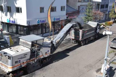 Kars’ta kar yağmadan asfalt seferberliği: Kazımpaşa Caddesi’nde söküm başladı