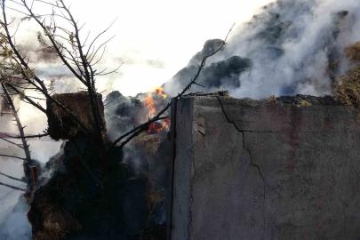 Kastamonu’da çıkan yangında 8 bin balya samanı küle döndü