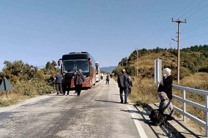 Kastamonu’da heyelan nedeniyle 14 aydır ulaşıma kapalı olan yol için vatandaşlardan tepki