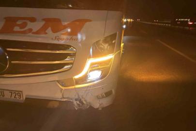 Kastamonu’da otomobil önce bariyerlere, sonra otobüse çarptı: 2 yaralı