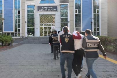 Kasten yaralama ve yağma suçlarından Kırşehir’de 3 tutuklama