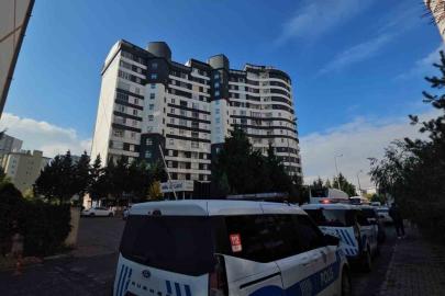 Kavga eden çift birbirini bıçakladı