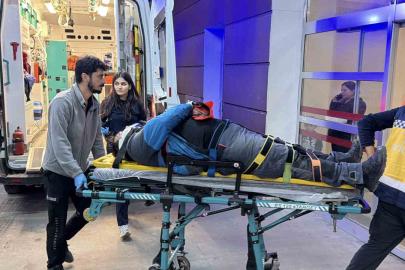 Kayganlaşan yolda devrilen motosikletin sürücüsü yaralandı