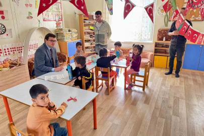 Kaymakam Sözen, Yaka’da öğretmen ve öğrencilerle buluştu