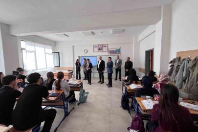 Kaymakam ve başkan öğrencilerle buluştu