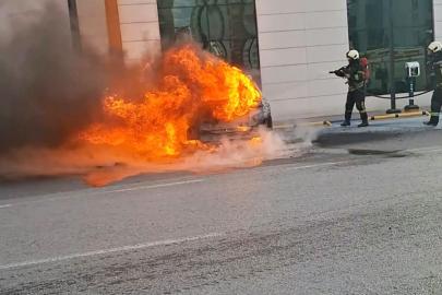 Kayseri’de elektrikli otomobil alev alev yandı