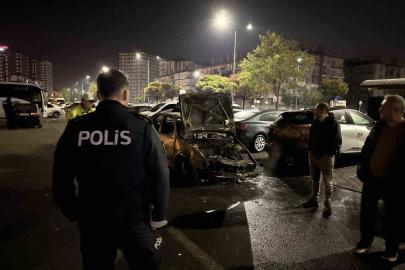 Kayseri’de kaza yapan otomobil alev aldı, park halindeki 3 araç zarar gördü: 1 yaralı