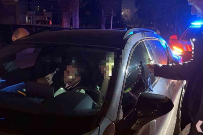 Kayseri’de kırmızı ışıkta bekleyen sürücü ve yolcu uyuyakaldı
