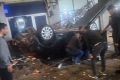 Kayseri’de otomobil 50 metre yükseklikteki kayalıktan dükkanların üzerine uçtu: 1 yaralı