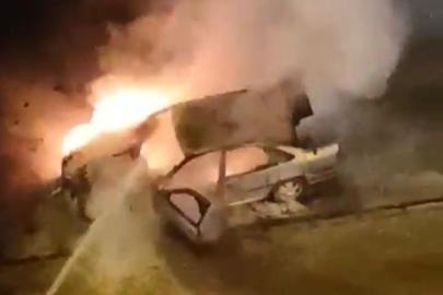 Kayseri’de park halindeki otomobil alev alev yandı