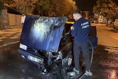 Kayseri’de seyir halindeki otomobil alev aldı