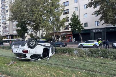 Kaza yapan otomobil takla atıp tramvay yoluna girdi: 1 yaralı