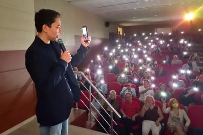 Kazak sanatçısı Bagjan Oktyabr Egeli iletişim öğrencileriyle buluştu