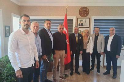 Kemer Belediye Başkanı ve 8 meclis üyesi CHP’den istifa etti