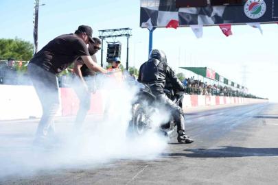 Kepez’de motodrag yarışları büyük heyecanla sürüyor
