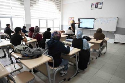 Kernek Külliyesi’nde 200 öğrenci üniversiteye hazırlanıyor