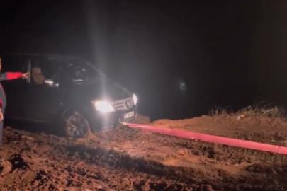 Kilis’te çamura saplanan araçlar kurtarıldı