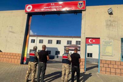 Kilis’te göçmen kaçakçılığı operasyonu: 2 tutuklama