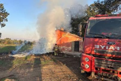 Kırıkhan’da metruk binadan alevler yükseldi