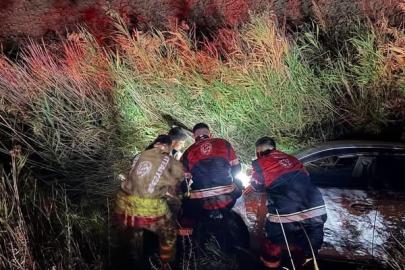 Kırıkhan’da tarlaya uçan otomobilin sürücüsü yaralandı