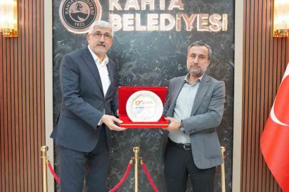 Kitap Fuarı ve Kerge Festivali için Başkan Hallaç’a plaket