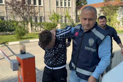 Kız meselesi yüzünden 2 kişiyi bıçakladı