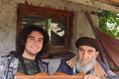 Kızılcahamam’da 60 yıllık gelenek: 93 yaşındaki Hacı Mehmet Özen, yaptığı bastonları ücretsiz hediye ediyor