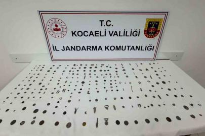 Kocaeli’de kaçakçılık operasyonu: 6,2 ton tütün ve 511 tarihi eser ele geçirildi