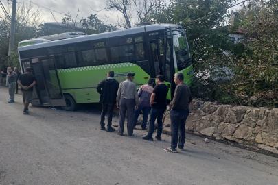 Kocaeli’de özel halk otobüsü duvara çarptı: 10 yaralı