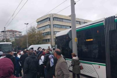 Kocaeli’de tramvayın altında kalan kadın hayatını kaybetti