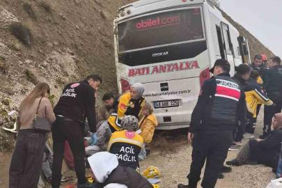 Korkuteli-Fethiye yolunda midibüs kazası: 9 yaralı