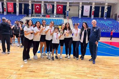Köşk’ün kadın futsal takımı bölge finaline yükseldi