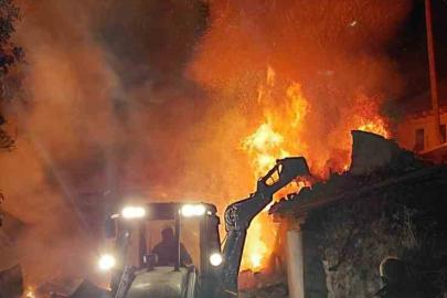 Köy evi yanarak kullanılmaz hale geldi