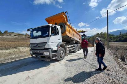 Köy yolunda asfalt mesaisi başladı