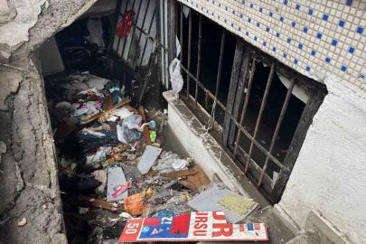 Küçükçekmece’de dere yatağındaki evin bodrum katını su bastı