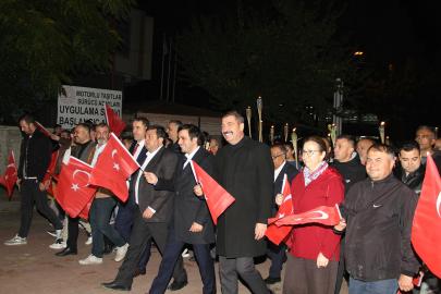 Kula’da Cumhuriyet Bayramı etkinlikleri fener alayıyla sona erdi