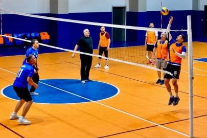 Kurumlar arası voleybol turnuvası başladı