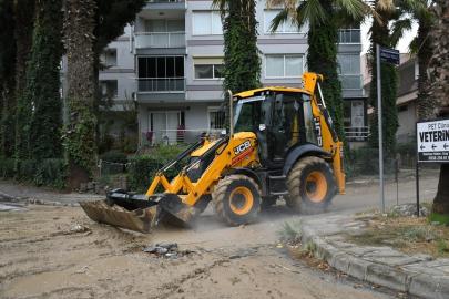 Kuşadası’nda fırtına sonrası ekipler sahaya indi