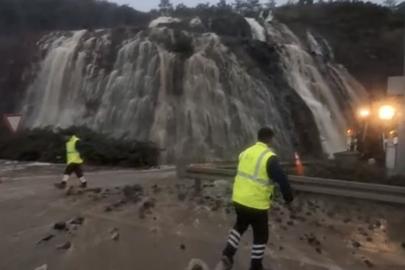 Kuzey Marmara’da sular yollara taştı, trafik felç oldu