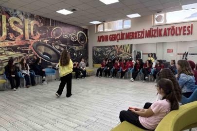 Liseli gençler, Aydın Gençlik Merkezi’ni keşfetti