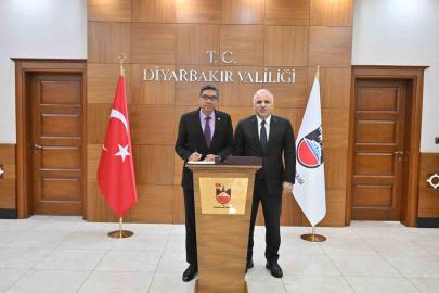 Malezya Ankara Büyükelçisi Shaffieq Vali Murat Zorluoğlu ile bir araya geldi