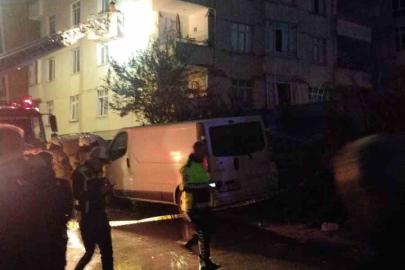 Maltepe Cevizli Mahallesi Doğu Sokakta bulunan bir binada çökme meydana geldi. Binada mahsur kalanları tahliye çalışmaları devam ediyor.