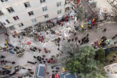 Maltepe’de çöken 7 katlı binadan 5 kişi çıkarıldı: Arama kurtarma çalışmaları devam ediyor