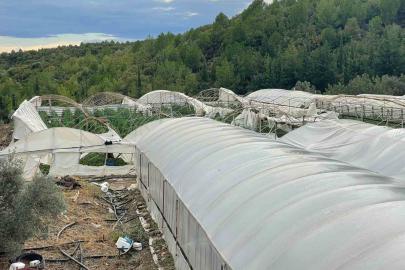 Manavgat’ta hortum seraları yerle bir etti: 15 dönüm tarım arazisi zarar gördü