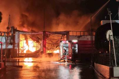 Manisa’da İnci Akü farikasında yangın
